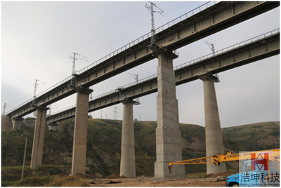 塔哈拉川鐵路橋結構監測
